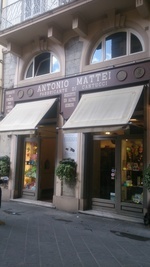 Die sogenannten Erfinder der "cantuccini", der laden der Familie Mattei in Prato. Die sogenannten Erfinder der "cantuccini", der laden der Familie Mattei in Prato.
